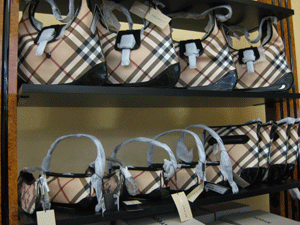 ITALIAN COMPANY SELLS WHOLESALE GUCCI, FENDI, BURBERRY, DIOR BAG, SHOE, APPAREL, ACCESSOIRE