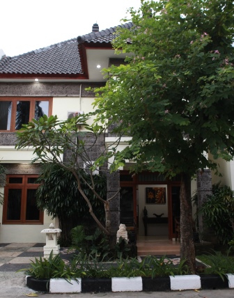 Bali Holiday Villas Kuta - Beautifully Presented Private 3 to 4 Bedrooms