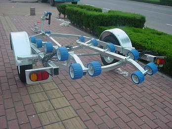 Get standard and tailored Boat trailers for sale