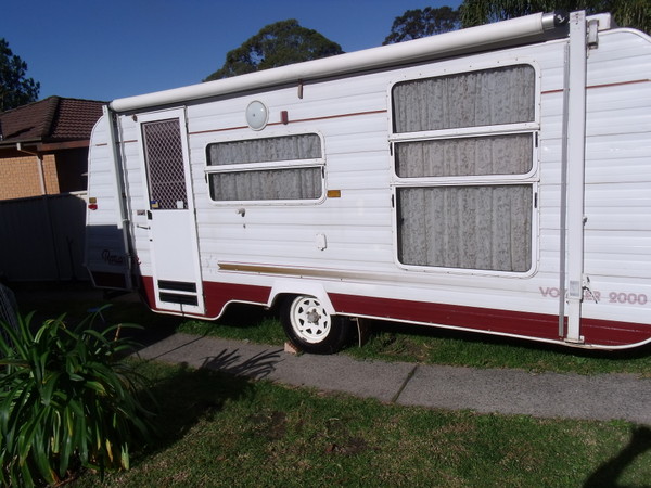 Roadstar 2000 Caravan