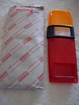 TOYOTA HILUX L/H  TAILLIGHT