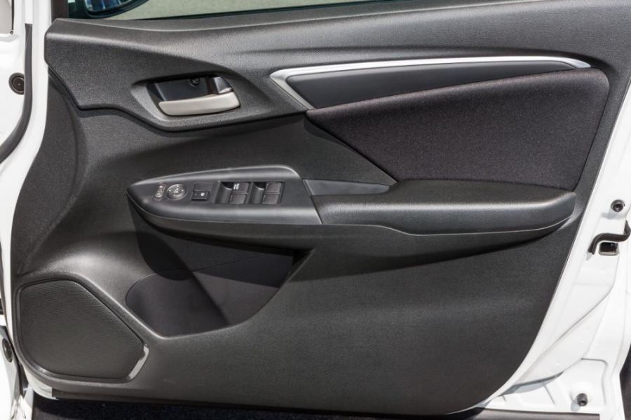 Buy Honda Jazz VTi 2015 car online at Keema Cars