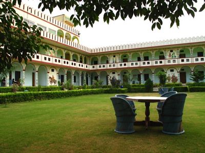 Best Hotel In Pushkar, Heritage Hotel In Pushkar Hotel Is In a Quiet Palace. 