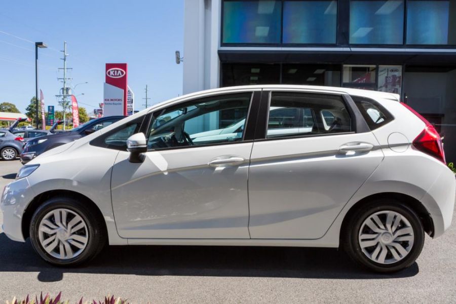 Buy Honda Jazz VTi 2015 car online at Keema Cars