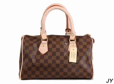 Fashion bags : Gucci, LV, Chanel, Dior, Fendi, D&G.