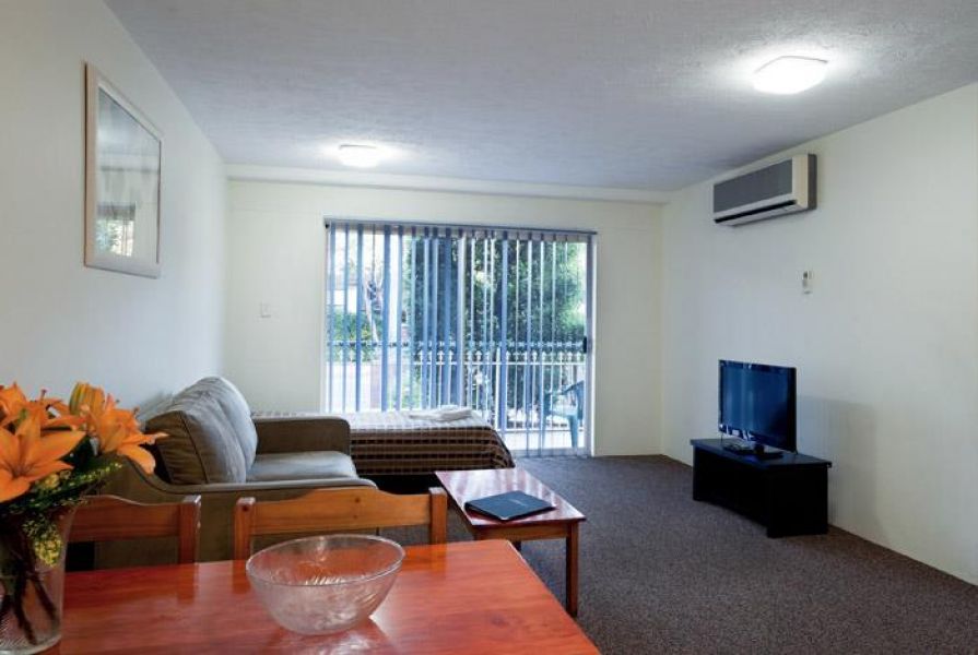 Get the full furnished studio apartment on rent at Airport Wooloowin Motel