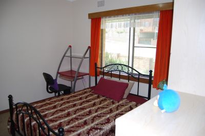 Female own rioom fully furnished, internet, bills included.