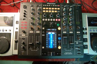 For Sale 2x Pioneer CDJ-350 Turntable + DJM-350 Mixer 110/220V