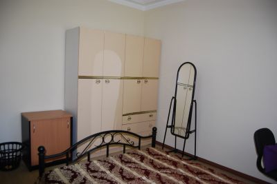 Female own rioom fully furnished, internet, bills included.